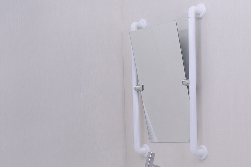 Images are merely illustrative. Espelho Inclinável ambientado no banheiro.